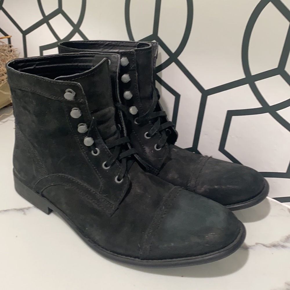 Kenneth Cole boots like new, worn it once.